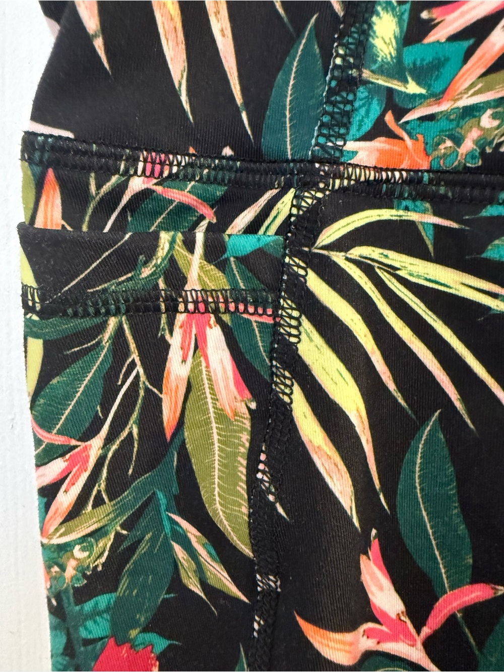 EUC Old Navy Biker Shorts Tropical Print Size XL - Picture 3 of 6